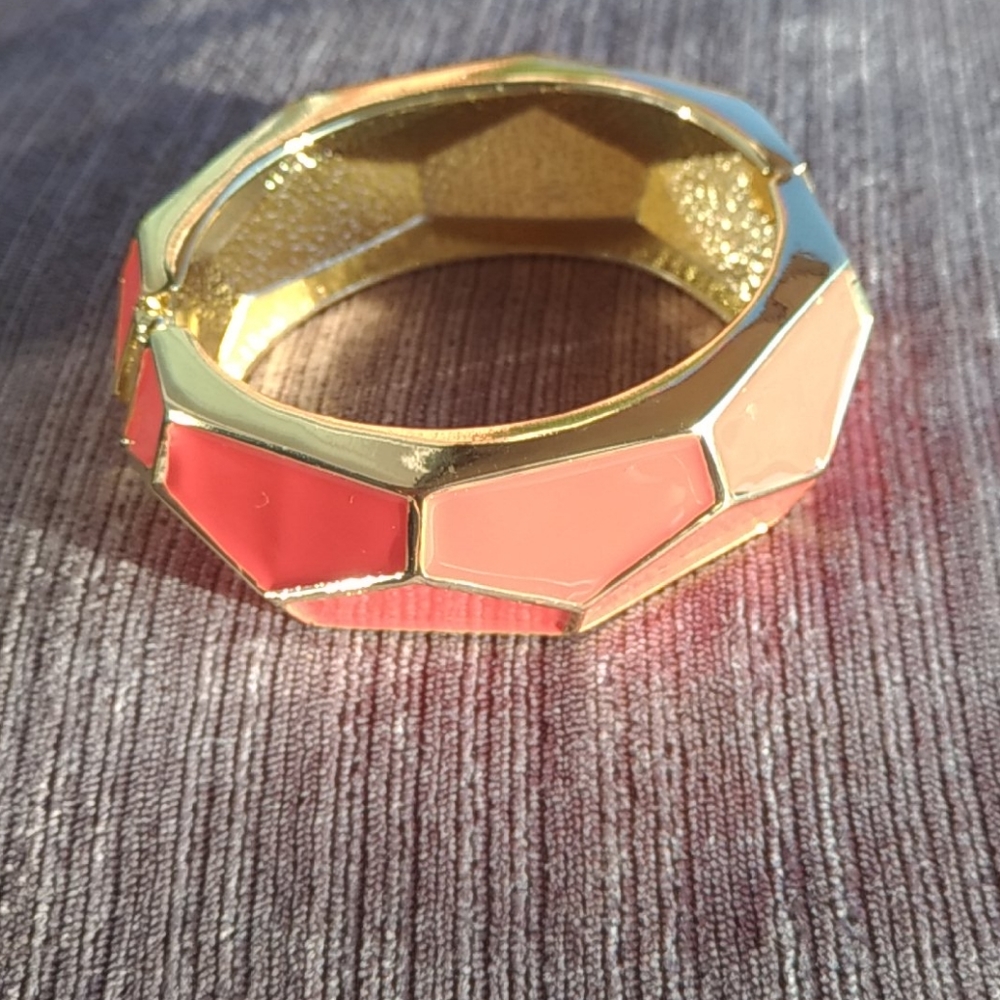 NWOT Peach and gold geometric bangle